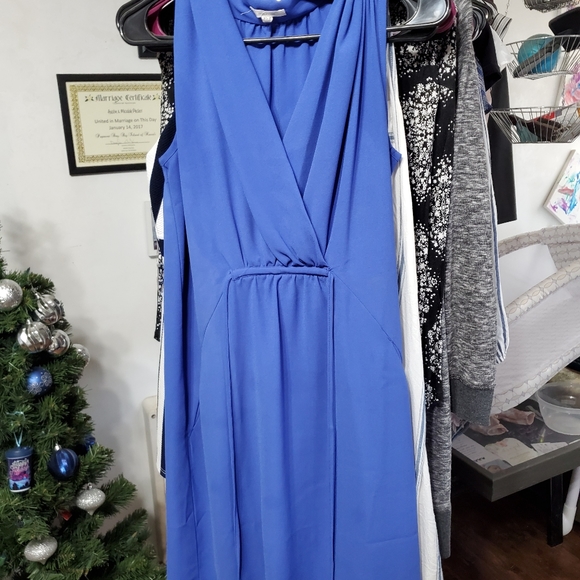 Dresses - Picture 5 of 9